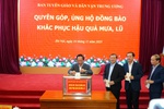 Ban Tuyên giáo và Dân vận Trung ương quyên góp, ủng hộ đồng bào các địa phương vùng lũ