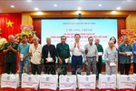 Trưởng Ban Tuyên giáo và Dân vận Trung ương tặng quà gia đình chính sách tại Tây Ninh