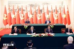 Viet Nam, China sign 32 cooperation documents
