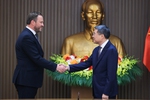 Prime Minister Le Minh Hung hosts top Estonian diplomat