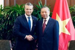 To Lam meets U.S. Secretary of War Pete Hegseth in Singapore