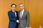 Vietnamese Foreign Minister meets with Chinese counterpart in Manila