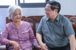 范明正总理在安江省缅怀和悼念英雄烈士