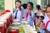 Hỗ trợ bữa ăn trưa cho học sinh tiểu học, THCS ở các xã biên giới