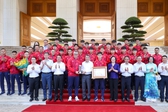 Thủ tướng gặp mặt, chúc mừng đội tuyển bóng đá nam U17 quốc gia Việt Nam