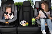 Từ 15/8, phạt cảnh cáo ô tô chở trẻ em không có thiết bị an toàn phù hợp