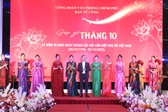 ‘Gặp gỡ Th&#225;ng 10’: Phụ nữ duy&#234;n d&#225;ng gắn liền với t&#224; &#225;o d&#224;i Việt