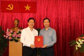 Trao quyết định bổ nhiệm Gi&#225;m đốc Hội trường Thống Nhất