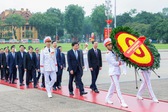 Đo&#224;n đại biểu Văn ph&#242;ng Ch&#237;nh phủ v&#224;o Lăng viếng Chủ tịch Hồ Ch&#237; Minh