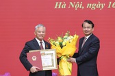 Trao tặng Huy hiệu 30 năm tuổi Đảng cho Phó Chủ nhiệm VPCP Đôn Tuấn Phong