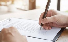 Nhân viên hợp đồng có xin chuyển công tác được không?