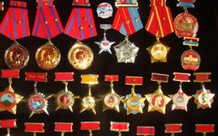 Thẩm quyền cấp lại giấy tờ, hiện vật khen thưởng