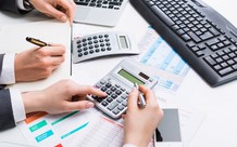Một người có được làm kế toán trưởng hai đơn vị?