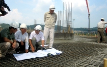 Có được vừa lập hồ sơ mời thầu, vừa đánh giá hồ sơ dự thầu?