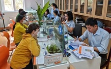 Viên chức chấp hành án treo có được đánh giá, xếp loại cuối năm?