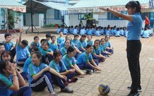 Chế độ trang phục khi kiêm nhiệm giáo viên thể dục