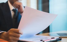 Có đóng BHXH cho công nhân thời gian tạm ngừng việc do hết nguyên liệu?