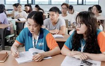 Mẹ là người đơn thân nghèo, sinh viên có được miễn học phí?
