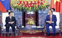 阮春福主席会见老挝总理潘坎•维帕万