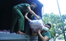 Quân khu 5 gửi 22 tấn lương thực, thực phẩm hỗ trợ TPHCM