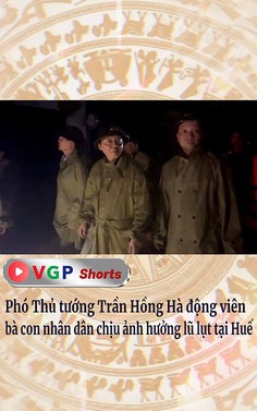Phó Thủ tướng Trần Hồng Hà động viên bà con nhân dân chịu ảnh hưởng lũ lụt tại Huế