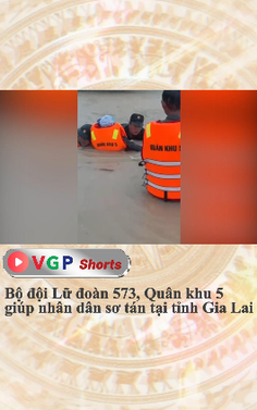 Bộ đội Lữ đoàn 573, Quân khu 5 giúp nhân dân sơ tán tại tỉnh Gia Lai