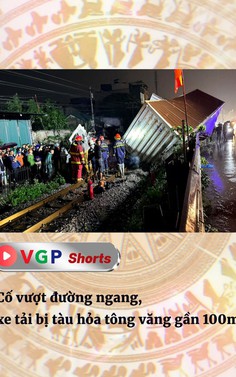 Cố vượt đường ngang, xe tải bị tàu hỏa tông văng gần 100m