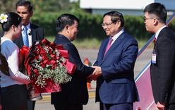 Thủ tướng Phạm Minh Chính tới Thủ đô Vientiane, bắt đầu chuyến công tác tại Lào