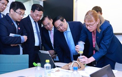 Thủ tướng đề nghị đại học y khoa danh tiếng nhất Thụy Điển hợp tác sâu rộng hơn với Việt Nam