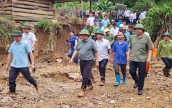 Thủ tướng tới Điện Biên, thăm hỏi người dân, chỉ đạo khắc phục hậu quả thiên tai nặng nề