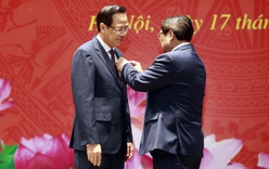 Thủ tướng dự lễ trao Huy hiệu 40 năm tuổi Đảng tặng đồng chí Đào Ngọc Dung