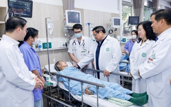 Thủ tướng: Phát huy vai trò các bệnh viện tuyến cuối 'giành giật sự sống, là hy vọng lớn nhất của người bệnh'