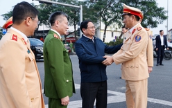 Thủ tướng kiểm tra, động viên các lực lượng công an ứng trực dịp Tết