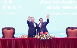 Viet Nam, China sign 10 cooperation deals