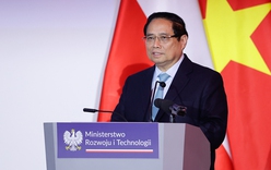 Prime Minister attends Viet Nam-Poland Business Forum in Warsaw