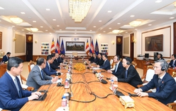 Deputy PM meets top Cambodian leaders