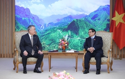 Prime Minister Pham Minh Chinh receives President of Yamato Holdings