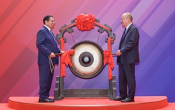 Prime Minister visits Shanghai Stock Exchange