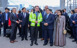 Gov’t chief tours Port of Tallinn and Tallinn Old Town