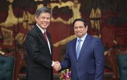 Prime Minister Pham Minh Chinh hosts reception for Singaporean Defense Minister