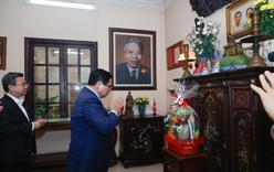 Thủ tướng Phạm Minh Chính dâng hương tưởng nhớ các đồng chí Phạm Hùng, Võ Văn Kiệt, Phan Văn Khải