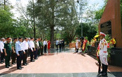 Thủ tướng tưởng nhớ, tri ân các Anh hùng liệt sĩ, người có công tại Côn Đảo