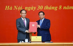 Thủ tướng trao quyết định giao quyền Bộ trưởng Bộ Ngoại giao