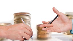 Có được thanh toán tiền mặt khi mua cổ phần?