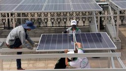 EVNSPC thanh toán gần 65 tỷ đồng cho khách hàng bán điện mặt trời áp mái