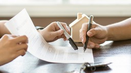 Có được thi công khi chưa gia hạn hợp đồng?