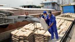 Bộ Tài chính trả lời về hoàn thuế với xi măng xuất khẩu