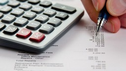 Việc sử dụng hóa đơn với hộ kinh doanh nộp thuế khoán