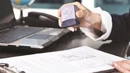 Có được ủy quyền ký hồ sơ thay đổi đăng ký doanh nghiệp không?