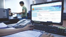 Yêu cầu đăng hồ sơ kèm thông báo mời thầu có trái quy định?